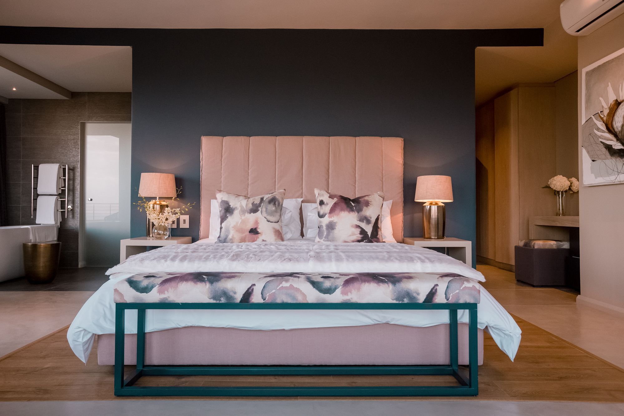Sky Villa Boutique Hotel By Raw Africa Collection Plettenberg Bay Εξωτερικό φωτογραφία A bedroom at the Cape Town edition